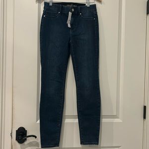 New size 2 White House Black Market Mid rise jeggings